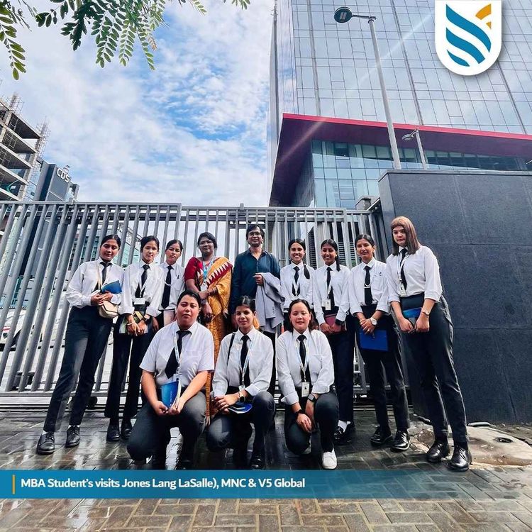 Our students visit JLL for a corporate tour_4_11zon.jpg